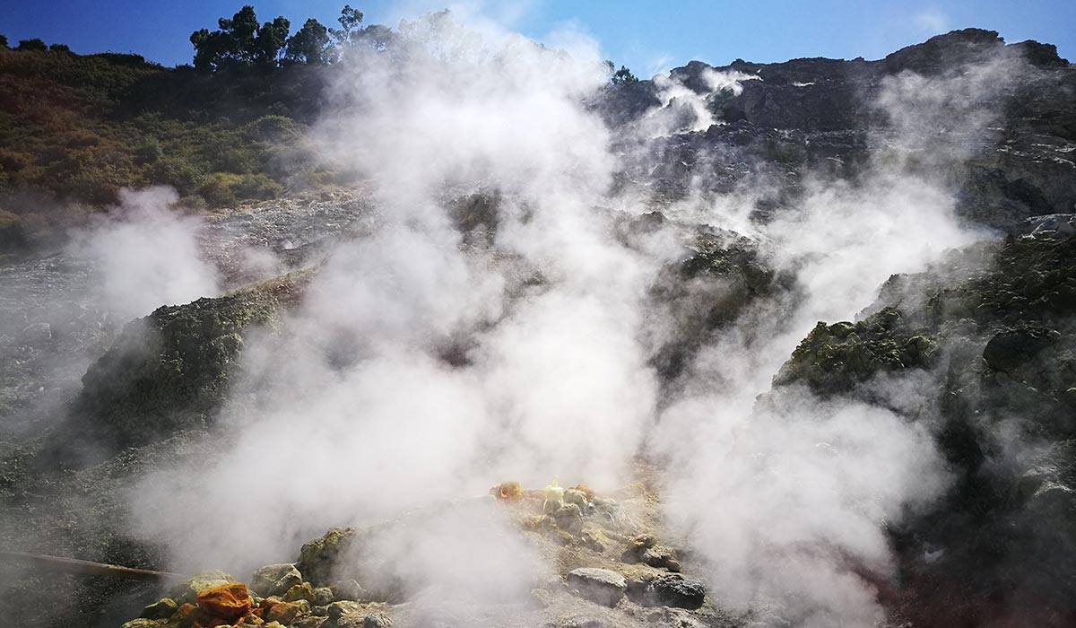 POZZUOLI/ Scosse, misure e campionamenti nella caldera dei Campi Flegrei