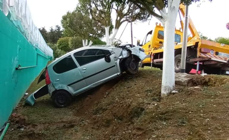 POZZUOLI/ Incidente a Licola, auto esce di strada e finisce in un fossato