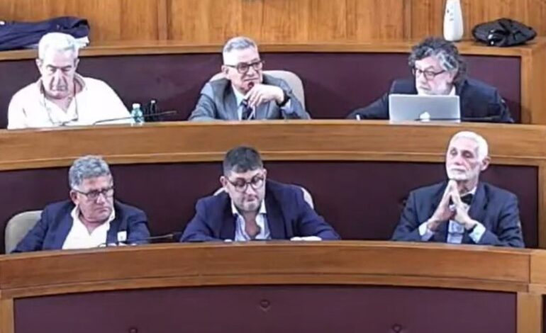 POZZUOLI/ Consiglio Comunale fiume, approvato il Bilancio di previsione