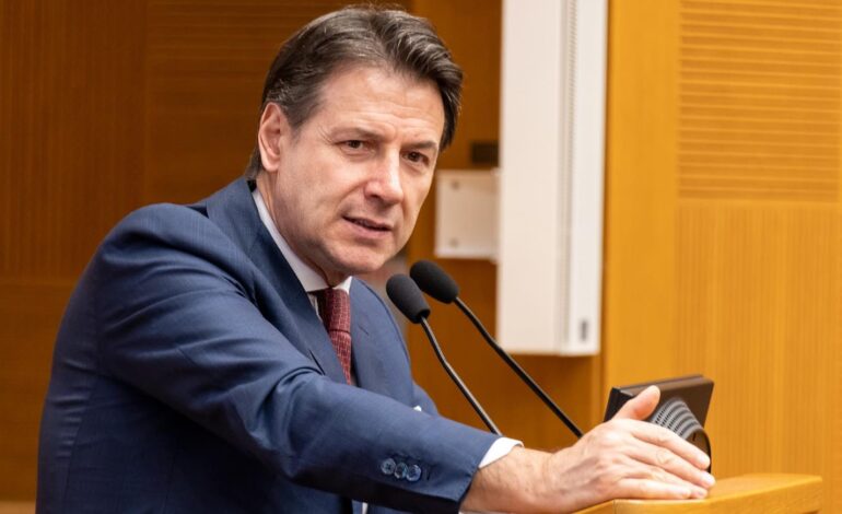 Elezioni, il leader del M5S Giuseppe Conte fa tappa a Quarto