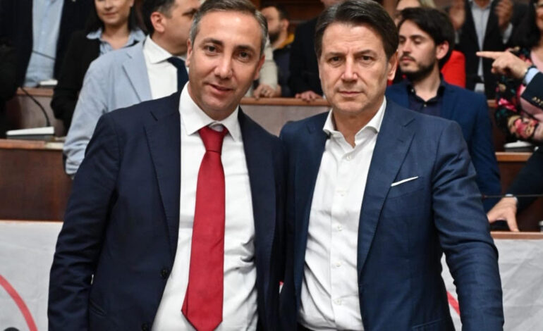 Giuseppe Conte a Quarto per sostenere la candidatura di Antonio Sabino