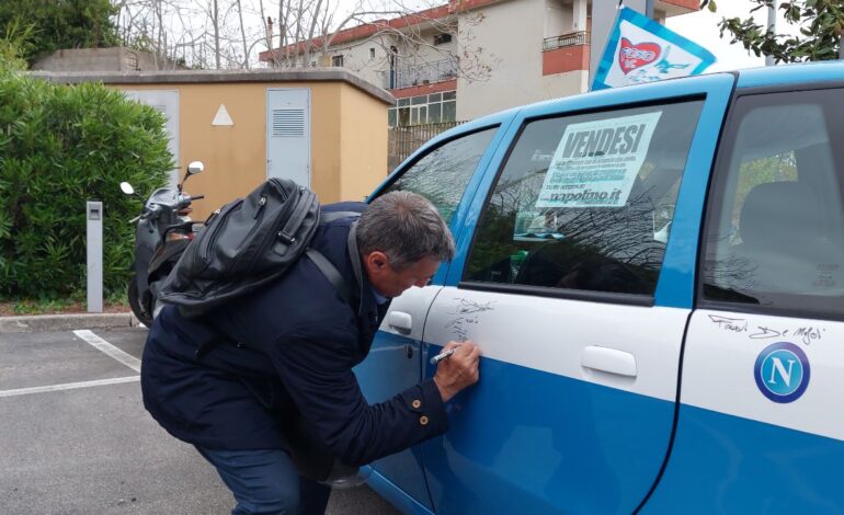 Auto storica personalizzata con i colori del Napoli: il ricavato della vendita destinato a un centro di integrazione