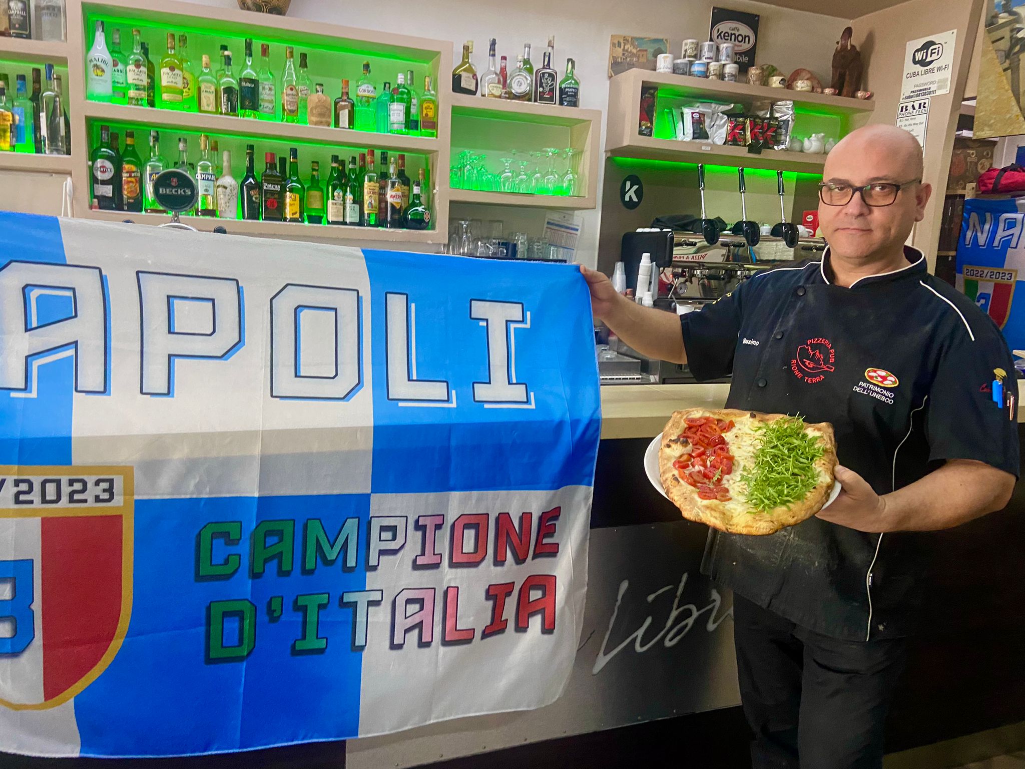 POZZUOLI/ Alla “Pizzeria Rione Terra” la pizza tricolore per il terzo scudetto del Napoli