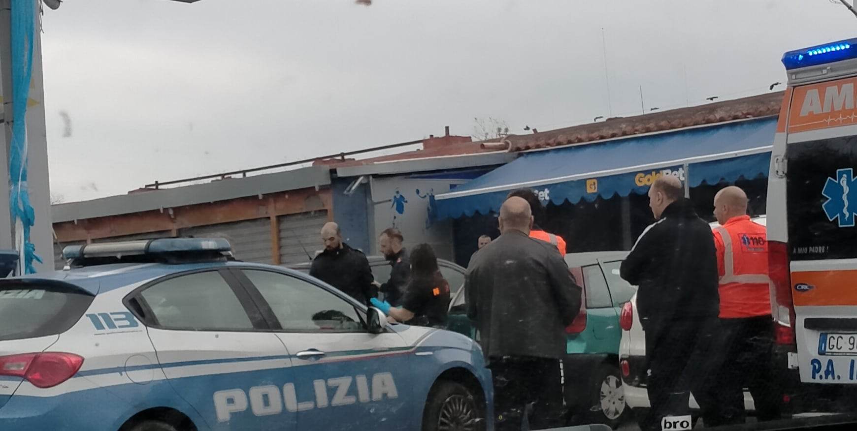 Tenta una rapina ad un supermercato a Licola: 26enne bloccato dalla folla