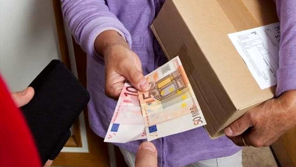 POZZUOLI/ Si finge corriere e truffa mille euro a una 95enne: preso dalla Polizia
