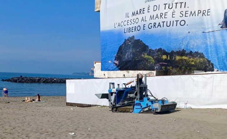 Via i cancelli dalle spiagge di Bacoli: l’accesso al mare è libero e gratuito