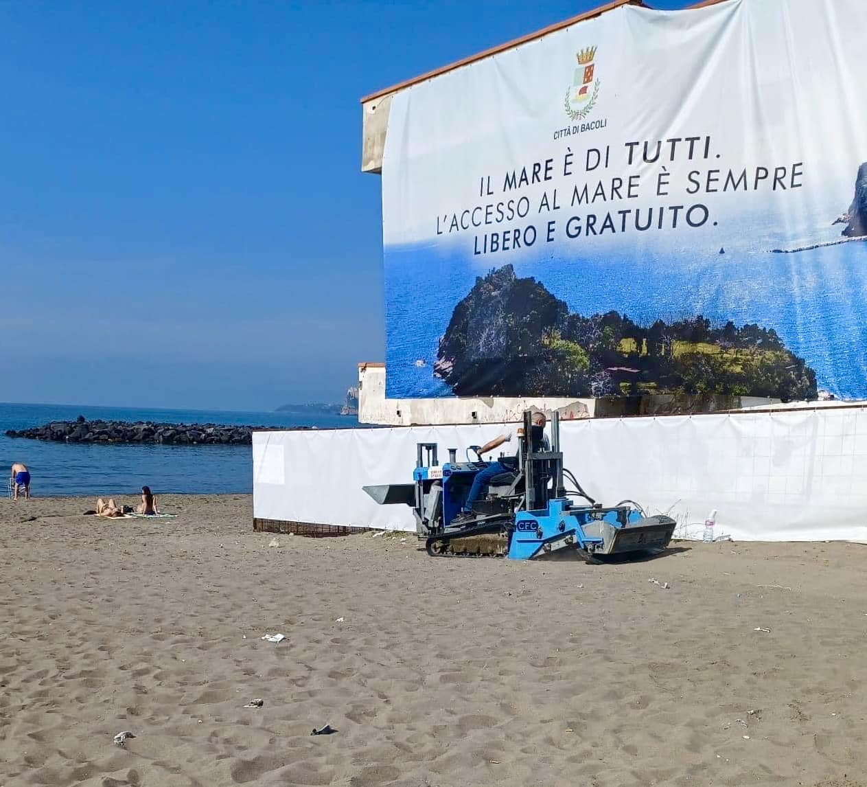 Via i cancelli dalle spiagge di Bacoli: l’accesso al mare è libero e gratuito