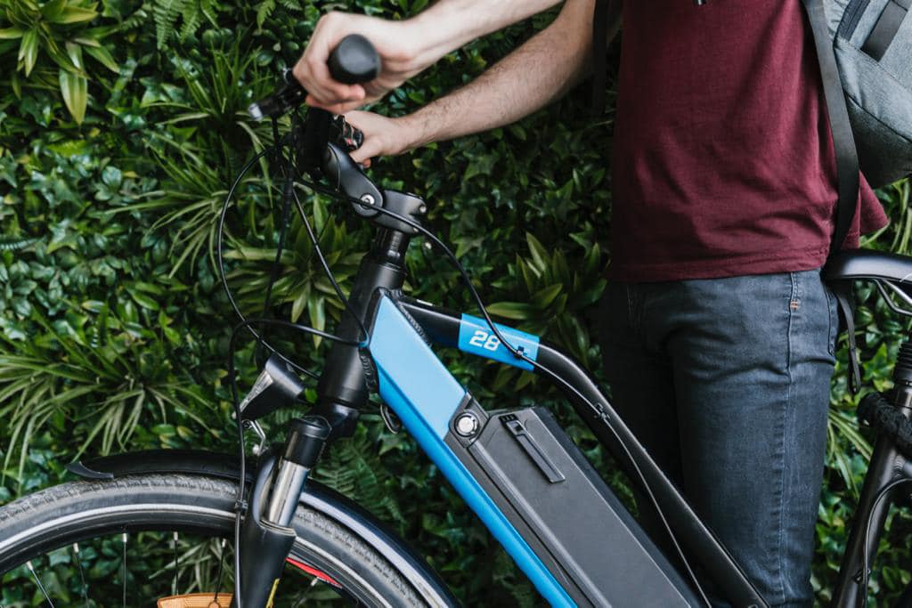 “Bike to work”: a Pozzuoli un contributo fino a 100 euro per chi va a lavoro in bici