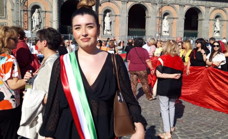 Pozzuoli dice no alla violenza sulle donne: l’assessora Lucia Coppola alla manifestazione di Piazza del Plebiscito