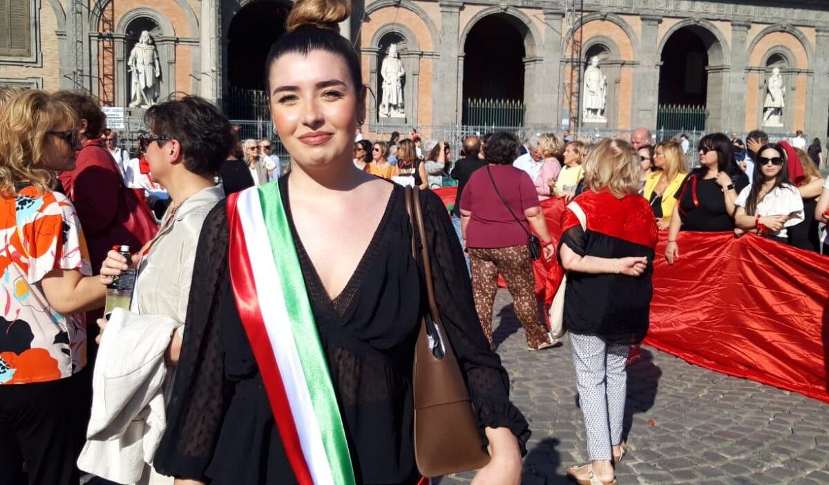 Pozzuoli dice no alla violenza sulle donne: l’assessora Lucia Coppola alla manifestazione di Piazza del Plebiscito