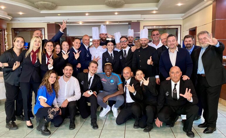 «Gli Dei» portano bene: dall’hotel di Pozzuoli è partita la conquista del terzo scudetto del Napoli – LE FOTO