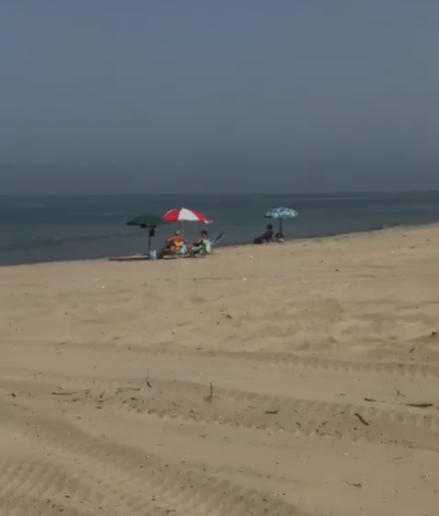 POZZUOLI/ «Spiaggia pulita a Licola mare grazie all’assessora Alba Lasorella»