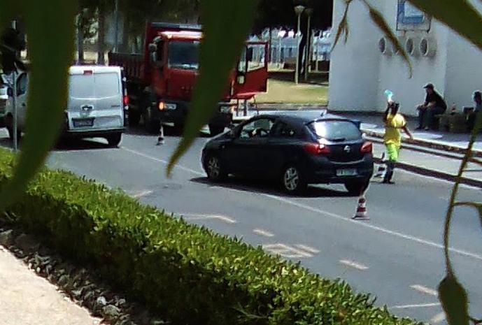 POZZUOLI/ Traffico intenso a Lucrino: auto in coda in via Miliscola