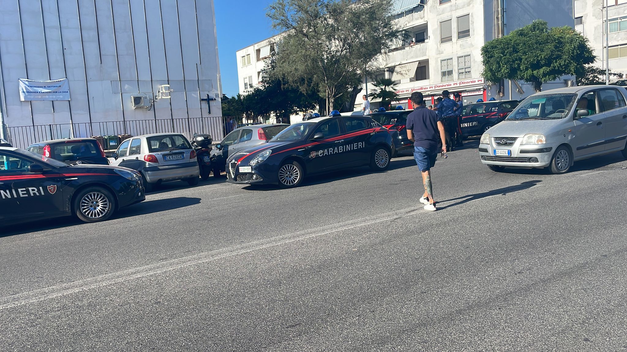 Tragedia a Pozzuoli: spara alla moglie e si toglie la vita
