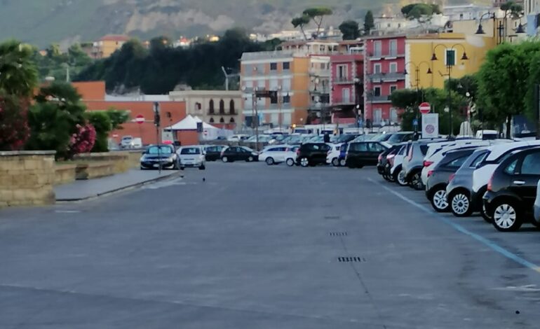 POZZUOLI/ Parcheggiatore abusivo segnalato sui social e fermato dalla Polizia