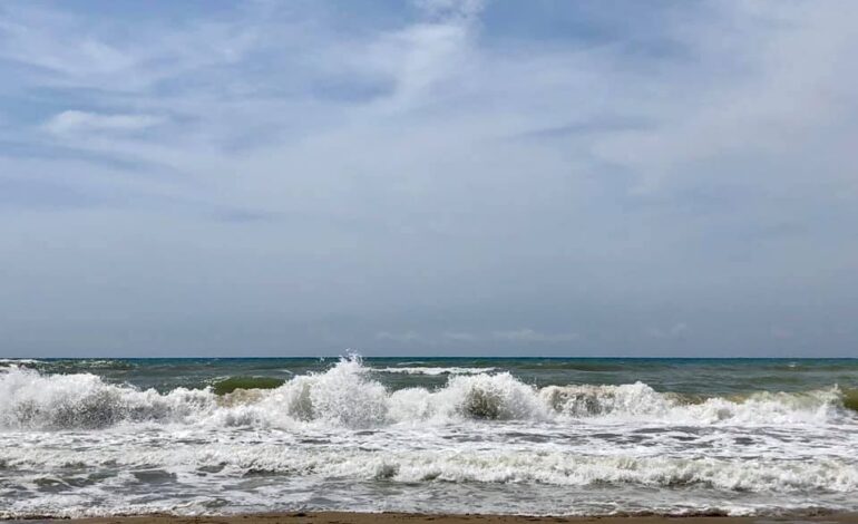 Allerta meteo per vento e mare agitato nell’area flegrea