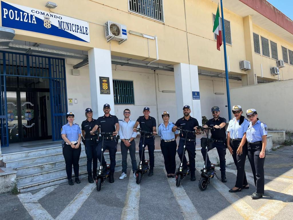 Vigili di Pozzuoli in monopattino per controllare le strade più velocemente