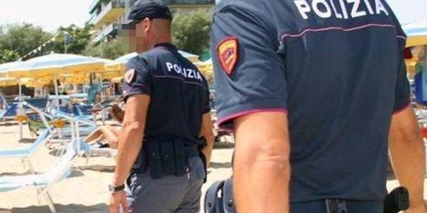 Atti osceni in spiaggia: denunciato