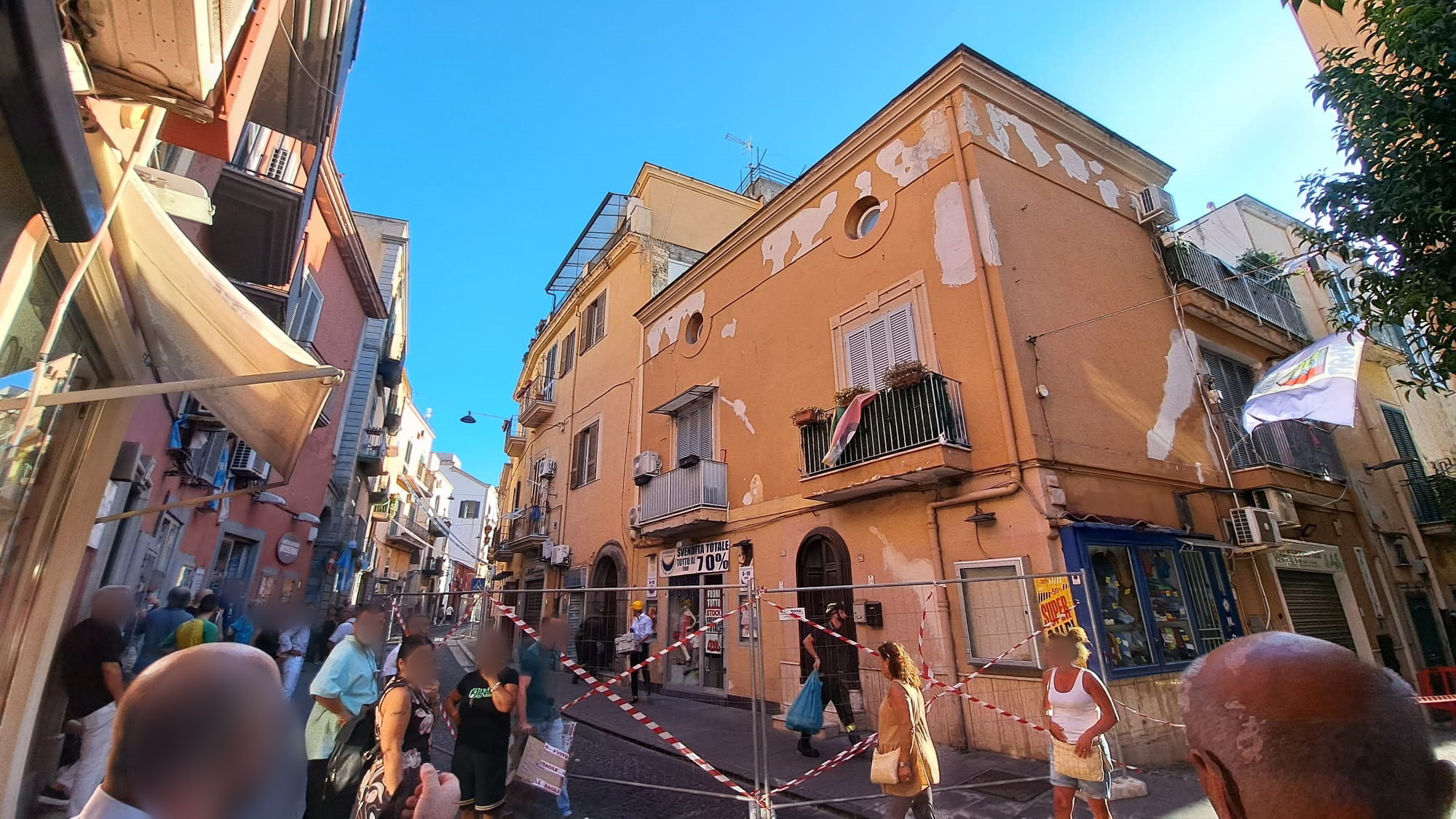 POZZUOLI/ Palazzi sgomberati, Corso Garibaldi riapre al transito