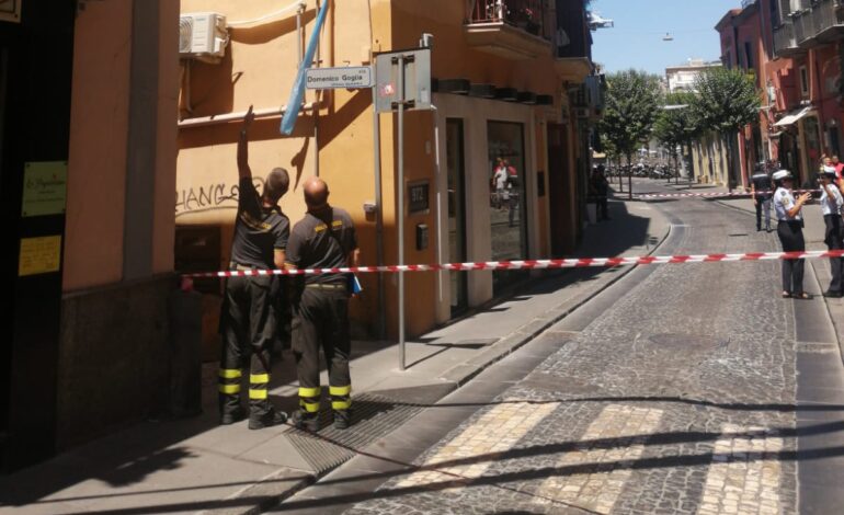 POZZUOLI/ Palazzo pericolante, chiusa strada nel centro storico – LE FOTO