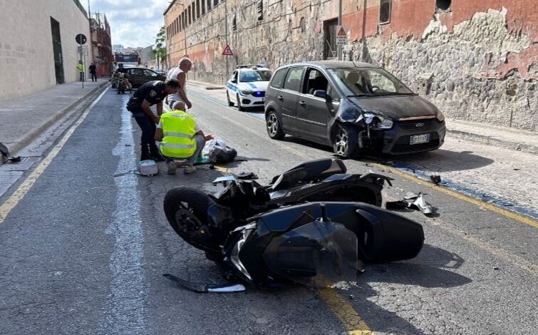 POZZUOLI/ Scontro frontale auto-moto: 31enne in prognosi riservata