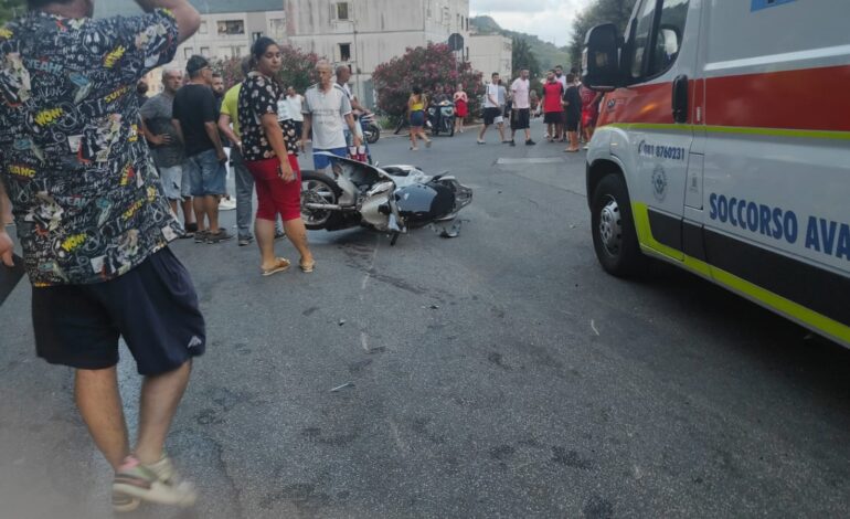 POZZUOLI/ Scontro auto-scooter anche a Monterusciello: feriti due ragazzini – LE FOTO