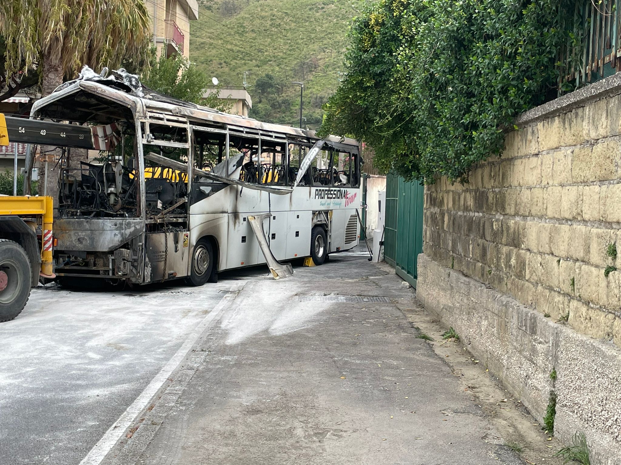 POZZUOLI/ Attentato al comune, la condanna dei 24 consiglieri «Un attacco a tutta la città»