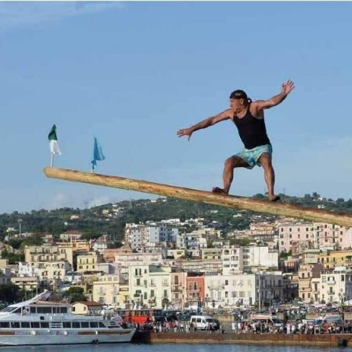 Pennone a mare: a Ferragosto gemellaggio tra Pozzuoli e Procida