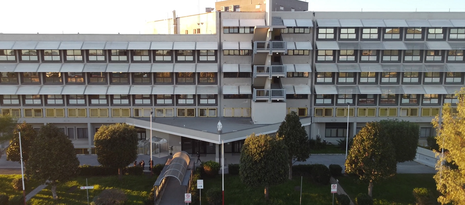 Intervento record all’ospedale di Pozzuoli: ricostruito il volto di un 24enne ferito in un incidente stradale