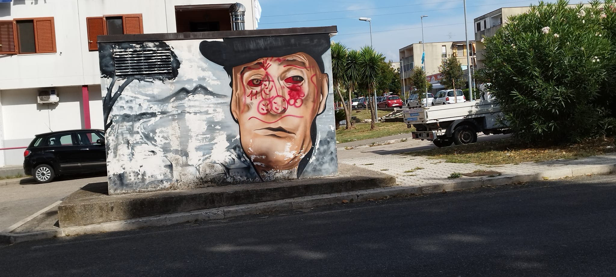 POZZUOLI/ Vandali a Monterusciello, imbrattato il murale dedicato a Totò
