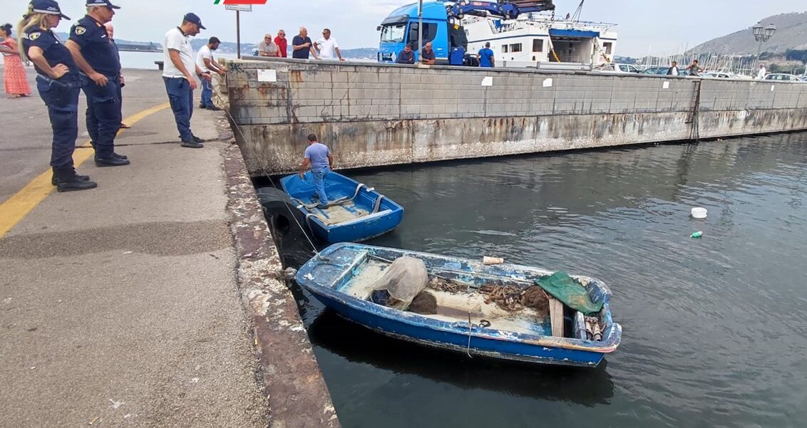 POZZUOLI/ Rimosse le barche abusive dalla Darsena: due sono state sequestrate