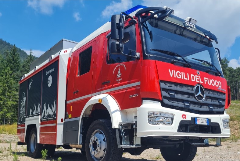 POZZUOLI/ Ha un colpo di sonno e sperona i vigili del fuoco: paura in via Artiaco