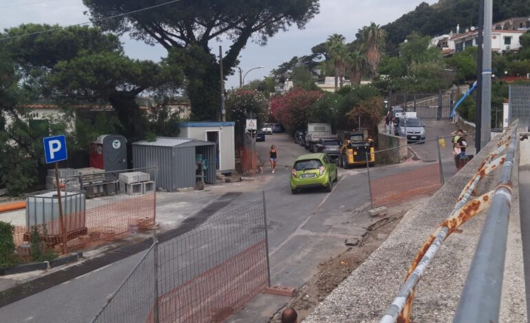 POZZUOLI/ «Caos e polvere dal cantiere a ridosso della scuola materna, dove sono gli assessori?»