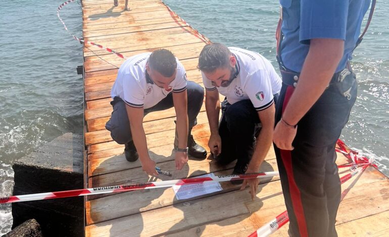 POZZUOLI/ Pontile abusivo sequestrato a Lucrino: due persone denunciate