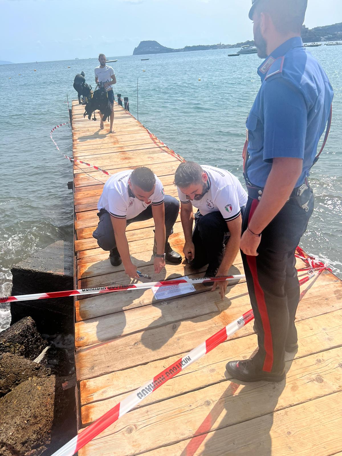 POZZUOLI/ Pontile abusivo sequestrato a Lucrino: due persone denunciate