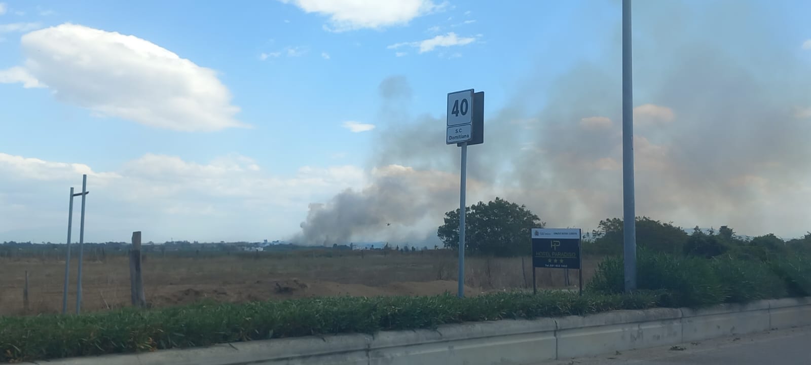 Vasto incendio sulla fascia costiera: evacuate abitazioni e RSA