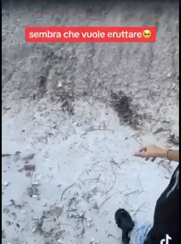 POZZUOLI/ Tiktoker si avvicina ai crateri della Solfatara incurante dei pericoli