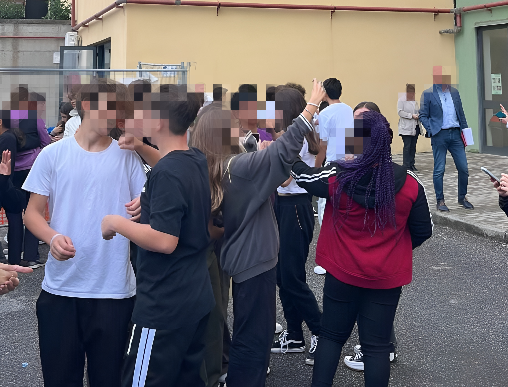 POZZUOLI/ Forte scossa di terremoto, evacuate le scuole