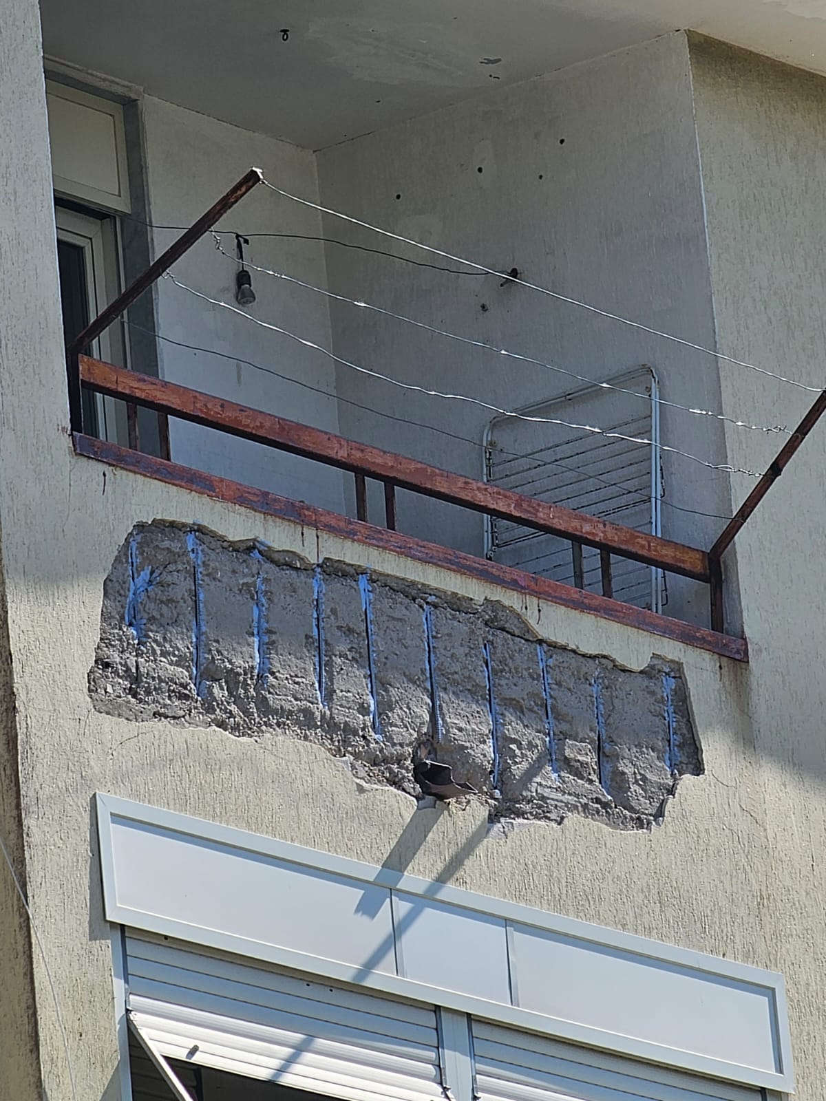 I LETTORI SEGNALANO/ «Alle case dei puffi questi balconi fanno paura»