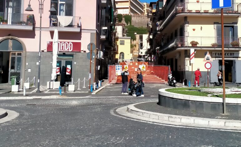 POZZUOLI/ «Lavori interminabili (e dimenticati?) e via di fuga bloccata a via Napoli»