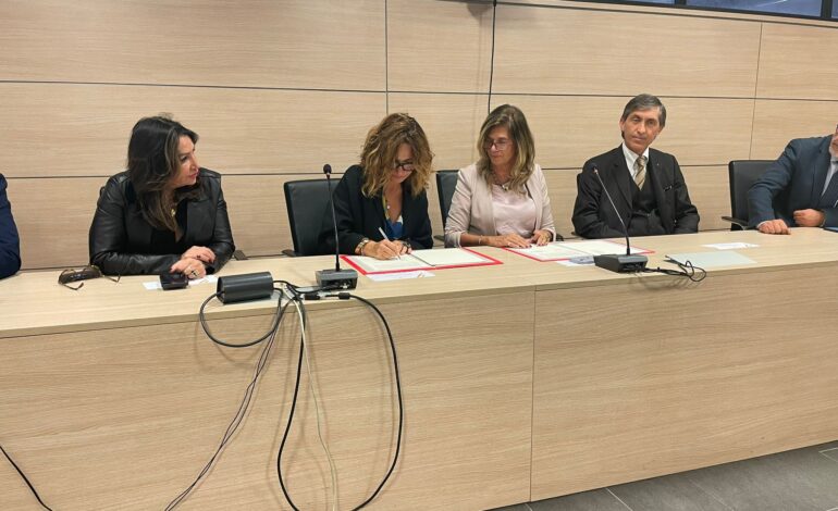 Stipulato protocollo di solidarietà tra l’Ordine avvocati di Napoli e il Sindacato forense puteolano