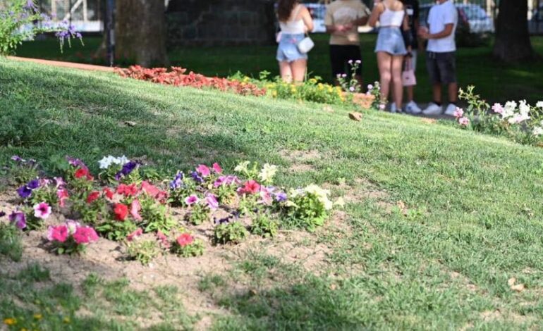 QUARTO/ Lavori di semina e manutenzione del verde, villa comunale off-limits