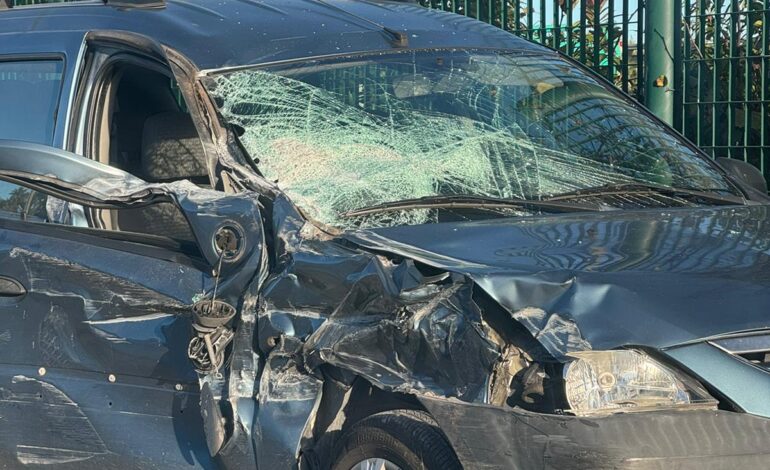 POZZUOLI/ Auto travolge palo e si schianta davanti all’ospedale