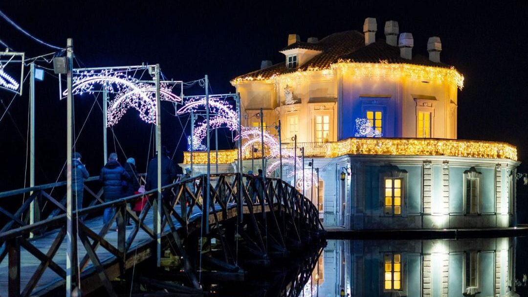 BACOLI/ Si accendono le luminarie nel Parco Borbonico del Fusaro