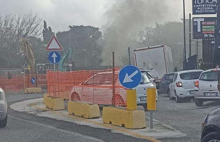 Fuga di gas davanti all’ospedale di Pozzuoli, vigili del fuoco sul posto