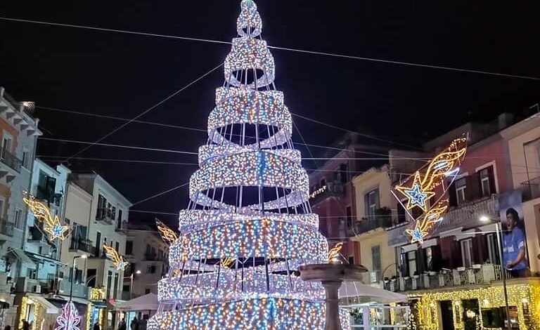 «A Pozzuoli gente solo agli aperitivi, pochissimi turisti e Rione Terra insipido» lo sfogo di un ristoratore