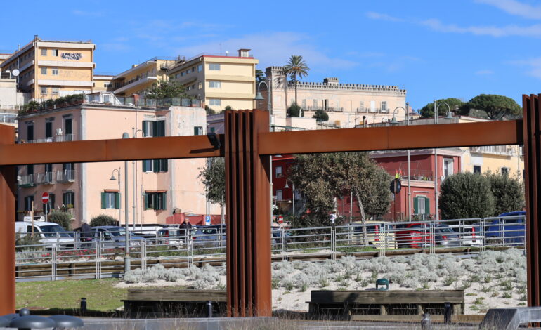 POZZUOLI/ «La fontana di via Napoli bella solo davanti agli occhi del sindaco Manzoni»