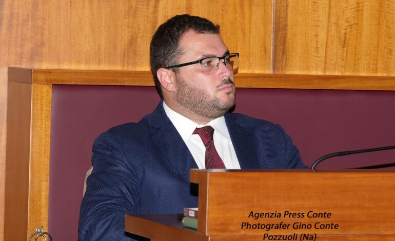 Pozzuoli ORA!: «Per l’amministrazione Manzoni la priorità è fare feste»