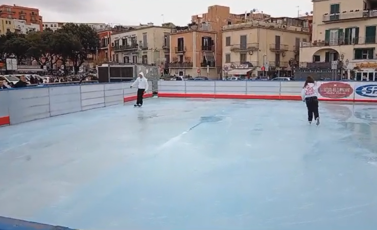 POZZUOLI/ Apre la pista di ghiaccio a “Piazza a mare”