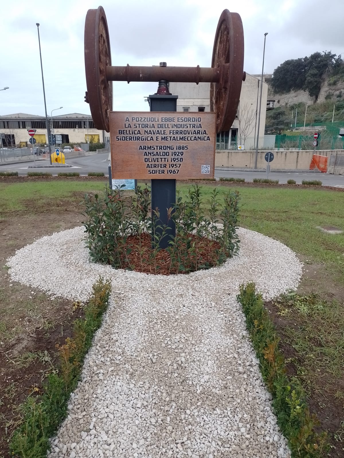 POZZUOLI/ «Al centro della rotonda in via Fasano installata la ruota di una locomotiva risalente al 1900»